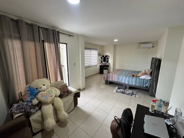 En Venta Casa de 4 Dorm. en Urb. La Romareda. Guayas — imagen 2