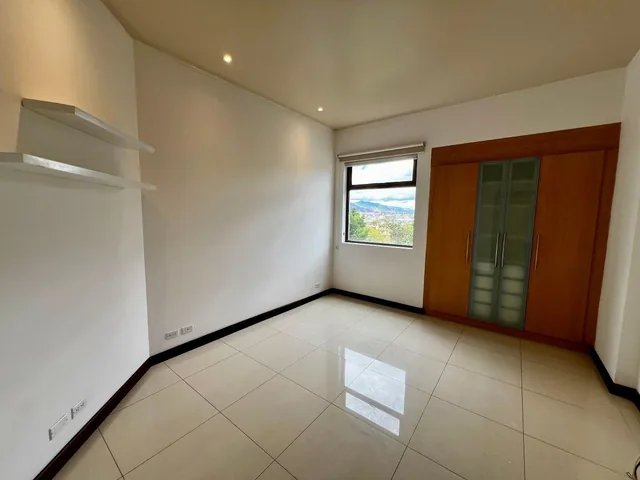En Venta Departamento de Tres Dorm. con Terraza 318 M²– Cumbayá — imagen 5