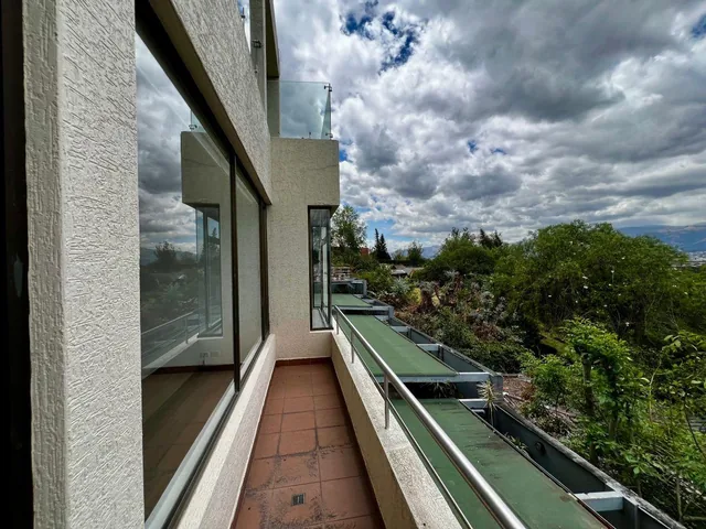 En Venta Departamento de Tres Dorm. con Terraza 318 M²– Cumbayá — imagen 2