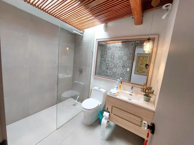 Oportunidad de Inversión – Vendo Amplia Casa Independiente con 3 Departamentos Calle Las Palmeras — imagen 3