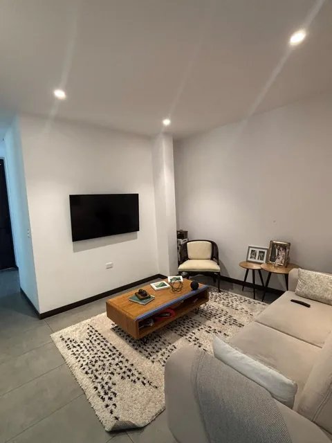 Departamento de Venta Ubicado Dentro de Urbanización Cerrada en Cumbayá, Sector Cervecería — imagen 2