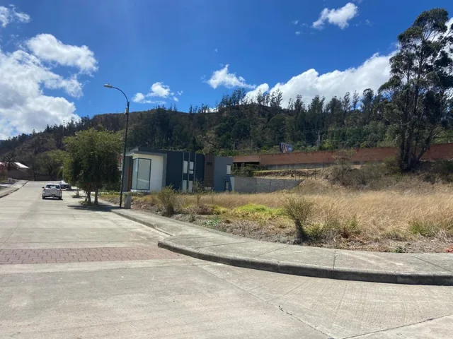Terreno en Urbanización Privada, Challuabamba, Azuay — imagen 4