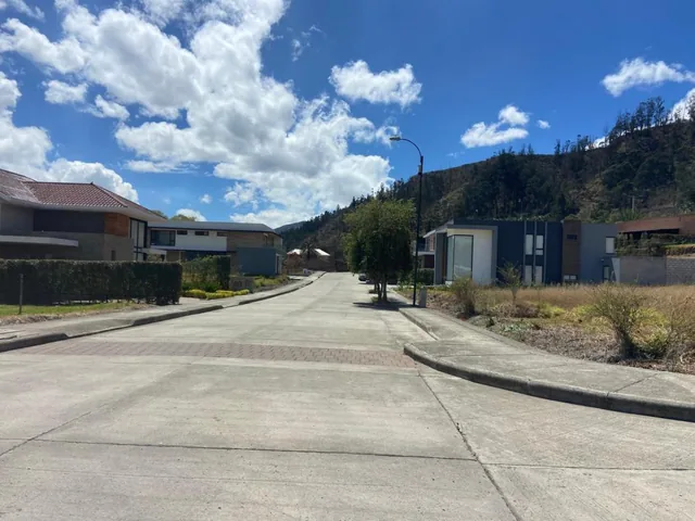 Terreno en Urbanización Privada, Challuabamba, Azuay — imagen 3