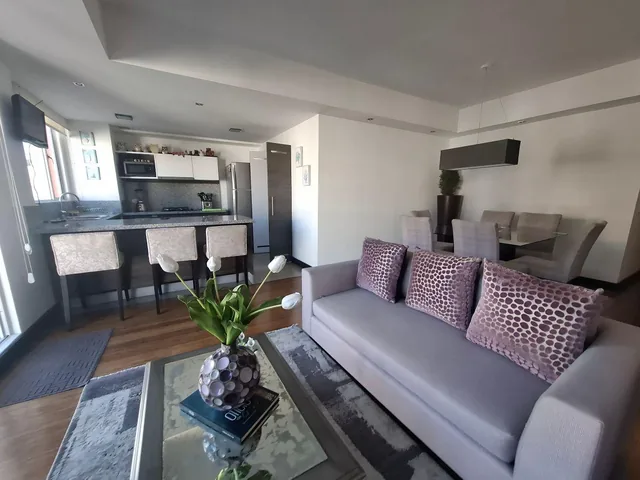 Vendo Departamento con Balcón - Sector González Suárez — imagen 5