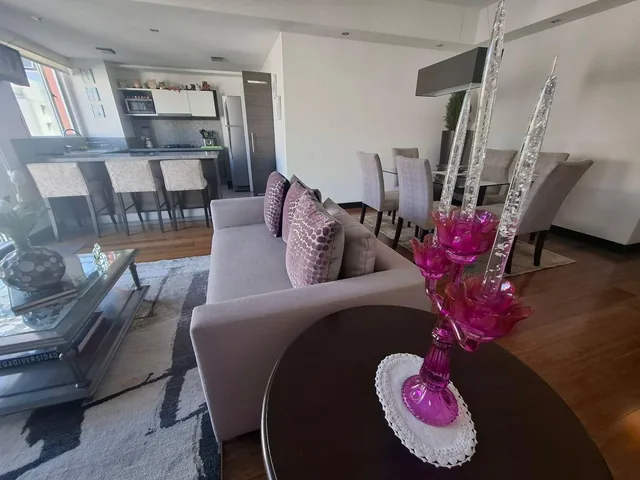 Vendo Departamento con Balcón - Sector González Suárez — imagen 4