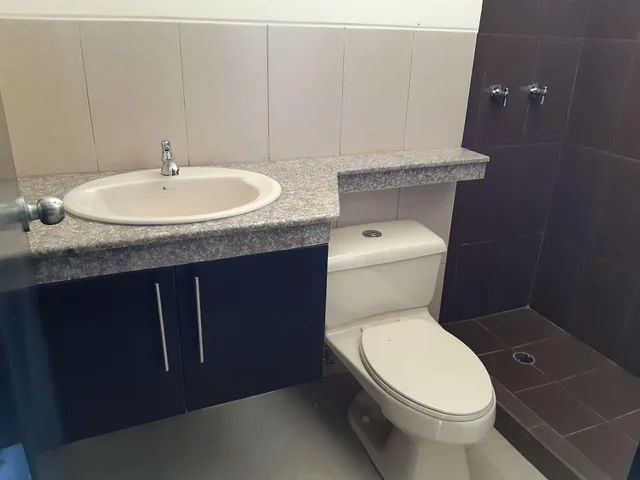 Casa Esquinera de Estreno en Venta en Mallorca Village, Guayas — imagen 2