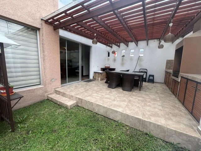 Venta, Amplia Casa con Jardín en Tumbaco con Excelente Ubicación — imagen 2