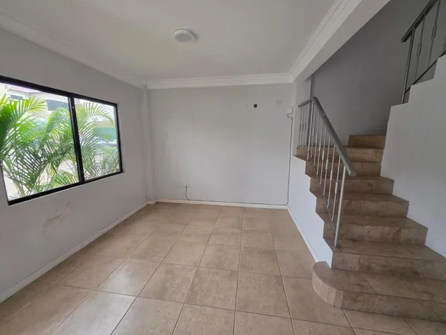 Vendo Bonita Casa en Villa Club, Magna, Cableado Subterráneo, Esquinera, Libre de Hipoteca, Guayas — imagen 2