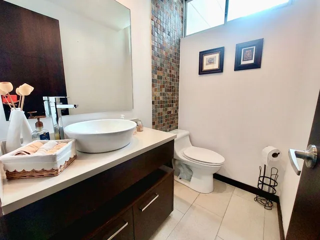 Cumbayá – Santa Inés | Venta de Casa de 220 m² con 3 Dorm. y Jardín — imagen 4