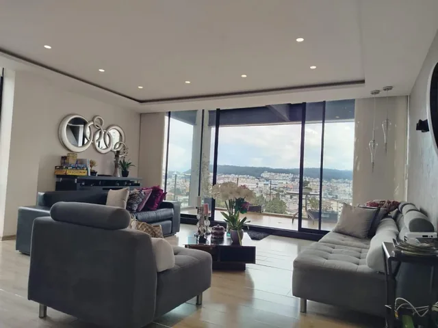 Quito Tenis - Penthouse de 196 m² con Acceso Directo por Ascensor y Terraza Apergolada — imagen 2