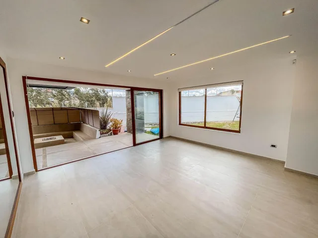 Casa con Piscina y 952 m² de Terreno en Cuenca, Azuay — imagen 5