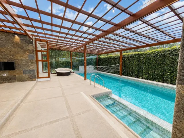 Casa con Piscina y 952 m² de Terreno en Cuenca, Azuay — imagen 4