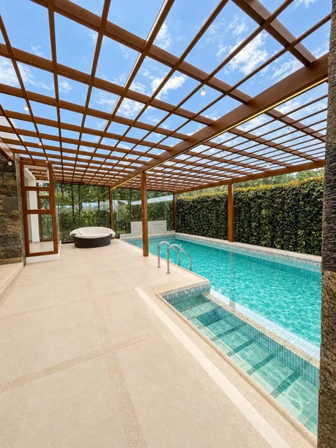 Casa con Piscina y 952 m² de Terreno en Cuenca, Azuay — imagen 2