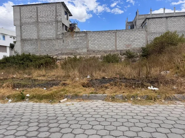 Terreno Esquinero de 238.78 m² La Tola Calderon — imagen 3