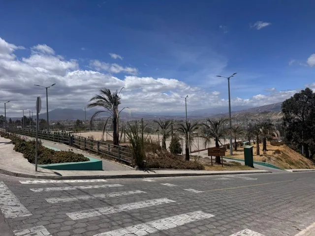 Terreno Esquinero de 238.78 m² La Tola Calderon — imagen 2