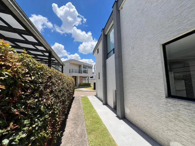En Venta Casa de Ttres Dorm. con Jardín Privado 196 m² - La Armenia — imagen 5