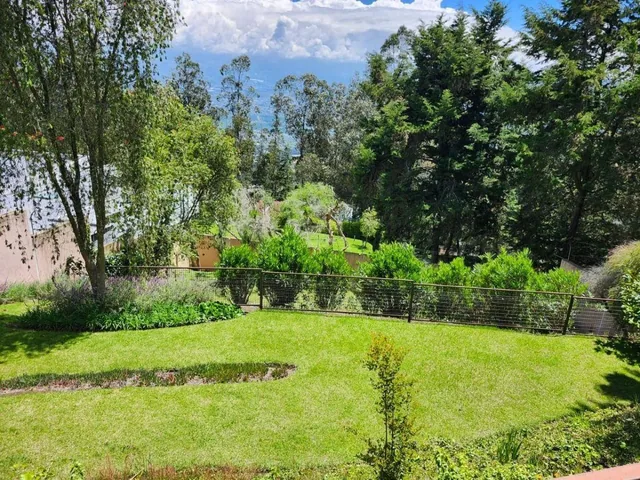 La Casa en Venta Cuenta con Vista a Volcanes y Valles Seguridad, Monteserrin — imagen 5