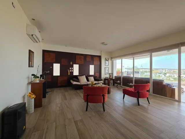 Casa de 5 Dorm. y 425 m² con Vista Al Mar en Manta, Manabí — imagen 5