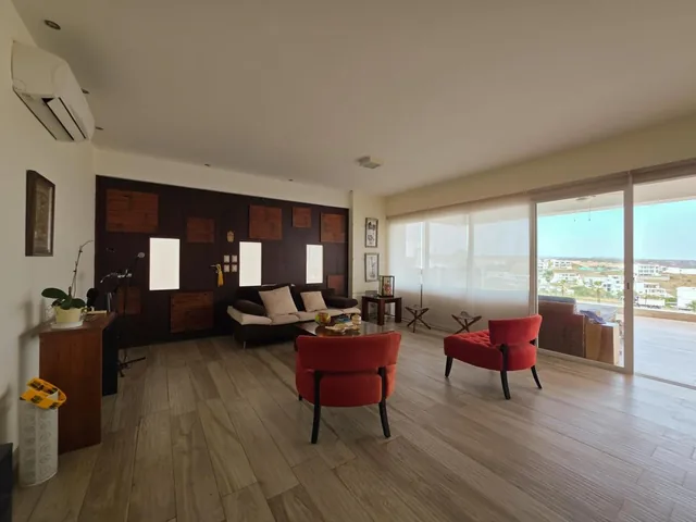 Casa de 5 Dorm. y 425 m² con Vista Al Mar en Manta, Manabí — imagen 3