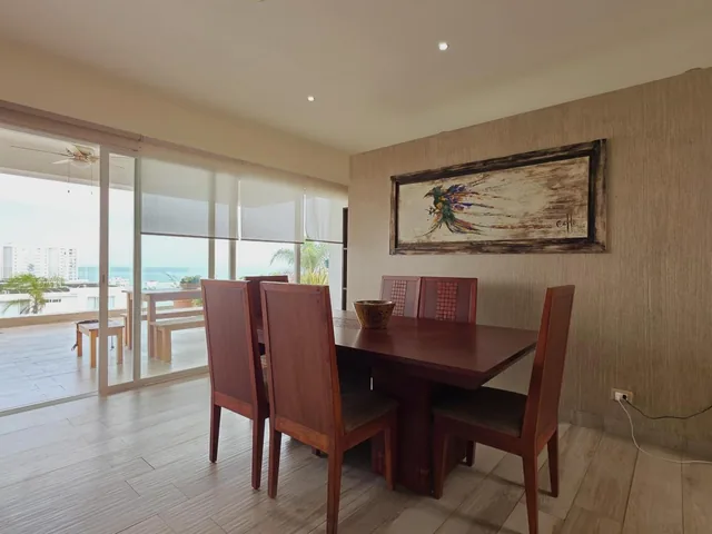 Casa de 5 Dorm. y 425 m² con Vista Al Mar en Manta, Manabí — imagen 2