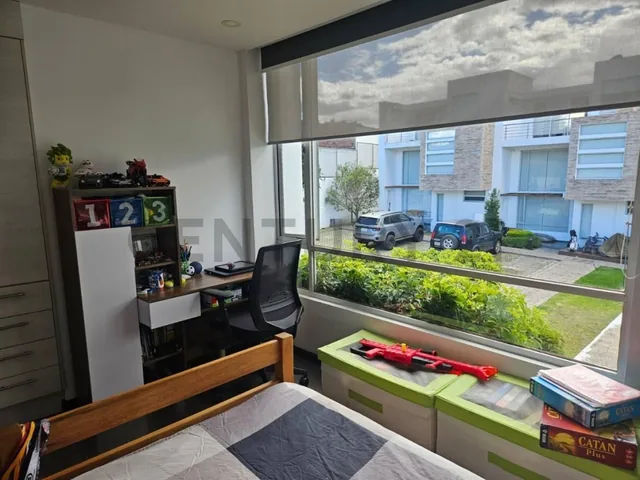 Venta de Casa en Tumbaco Sector Santa Rosa Cerca del Centro de Tumbaco — imagen 2