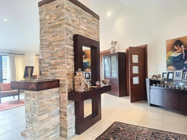 Casa de Una Sola Planta con Amplio Jardín — imagen 4