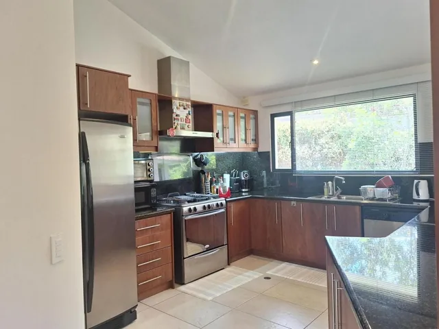 Casa de Una Sola Planta con Amplio Jardín — imagen 2