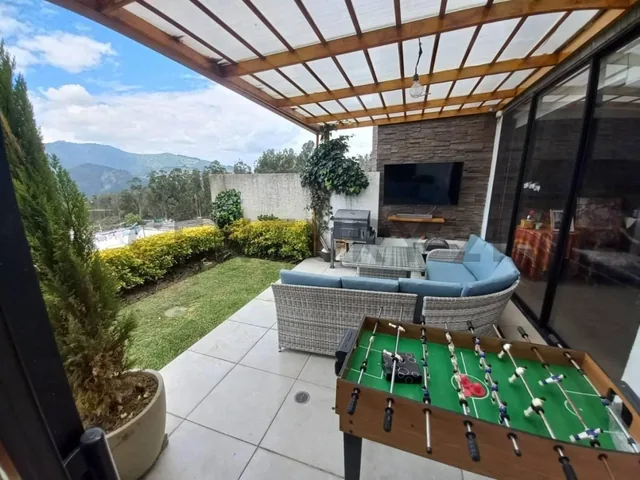 Venta Casa 6 Dorm. en Cumbayá Dentro Conjunto (2 Dorm. Planta Baja) — imagen 5