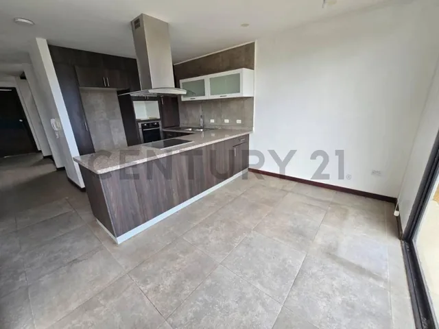 Venta Casa 6 Dorm. en Cumbayá Dentro Conjunto (2 Dorm. Planta Baja) — imagen 3