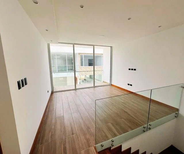 Casa 230 m², Tres Dorm., Tres Baños, Baño Social, Tres Parqueaderos en Venta en Tumbaco — imagen 2