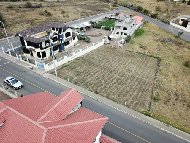 Amplio Terreno en El Centro de Unamuncho, Tungurahua — imagen 3