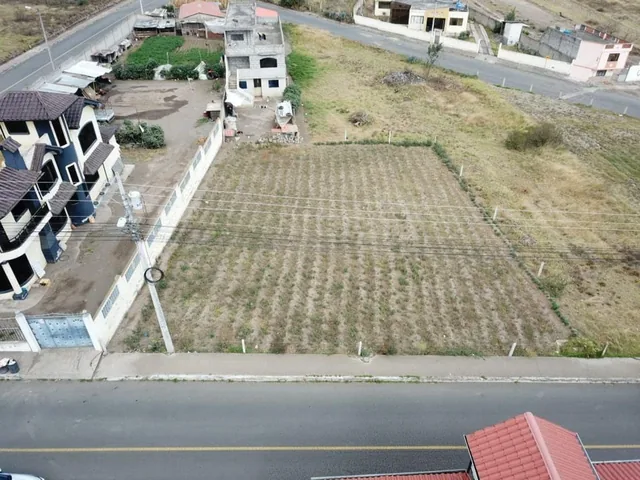 Amplio Terreno en El Centro de Unamuncho, Tungurahua — imagen 2