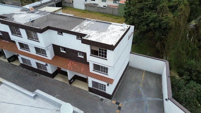 Casa de 3 Dorm. en Conjunto - Sangolquí — imagen 2