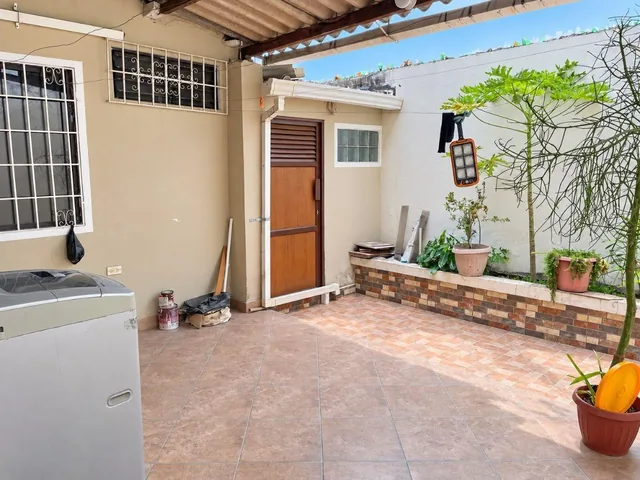 Elegante Villa en Venta en Alborada XIII Etapa, Guayas — imagen 4