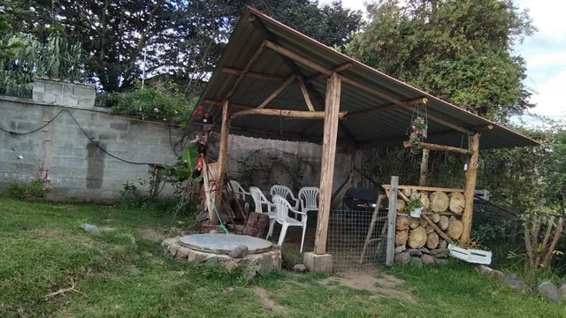En Alangasí, Vendo Casa con Terreno Amplio. 4 Dorm., Sector Iglesia San Juan Loma — imagen 2