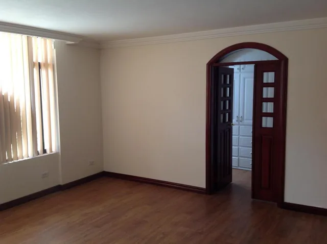 Venta Casa 4 Dorm. y Departamento de 3 Dorm. Urbanización El Condado - Quito — imagen 3