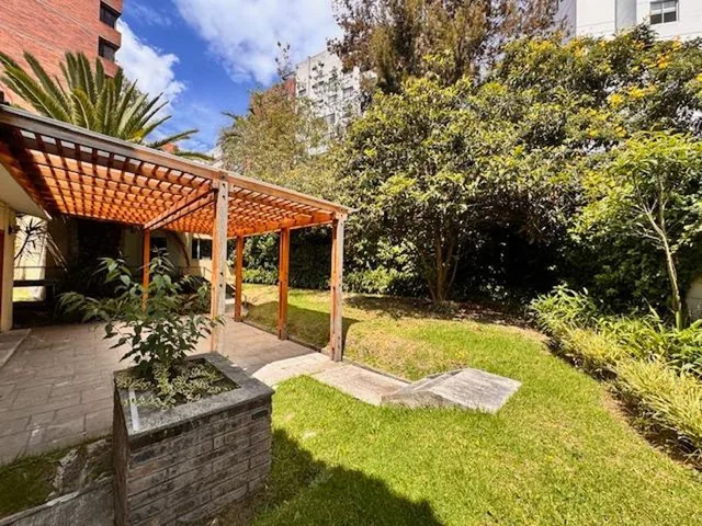 Vendo Casa Independiente Para Vivienda o Uso Comercial Sector de La Whymper — imagen 2