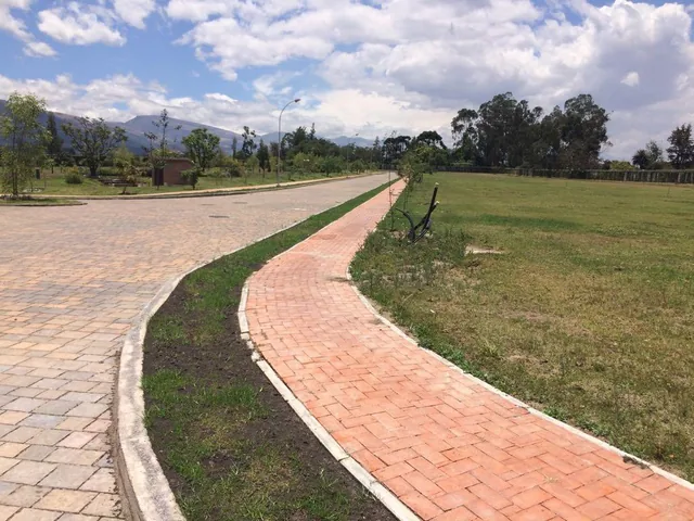 Terreno Totalmente Plano Ubicado Dentro de Exclusiva Urbanización Sector Parque Puembo — imagen 2