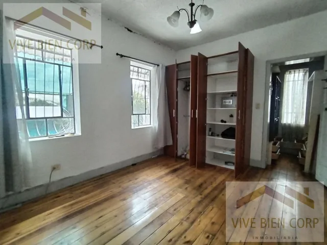 Casa con Suite y 4 Locales Comerciales en Venta Sector La Mariscal — imagen 5
