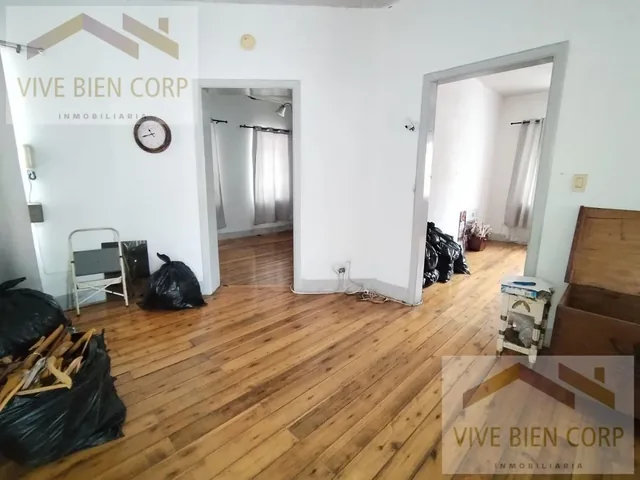 Casa con Suite y 4 Locales Comerciales en Venta Sector La Mariscal — imagen 2