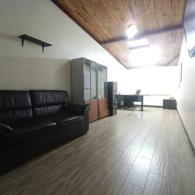 Casa Comercial de 300 m² en Venta en El Sector Jipijapa — imagen 3