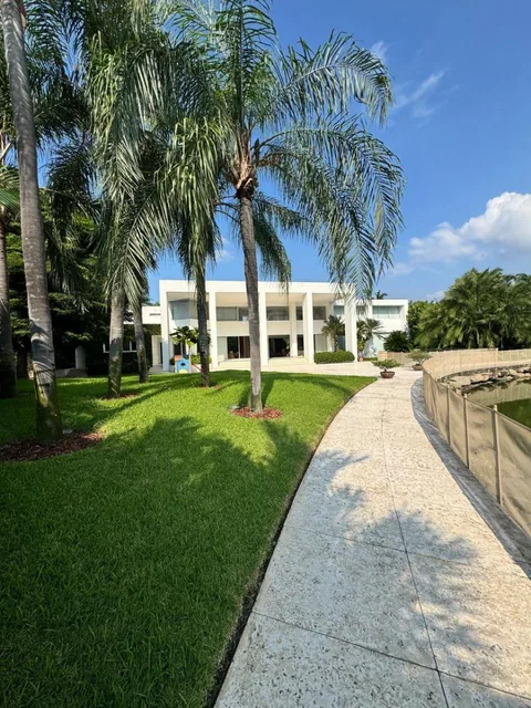 Primeros Kilom Villa Premiun Casa de 2400 m² con 5 Dorm. en Venta en Samborondón, Guayas — imagen 4