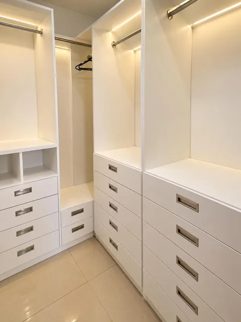 Venta Casa Moderna de 5 Dorm. con Piscina | Napoli, Via Salitre, Guayas — imagen 3