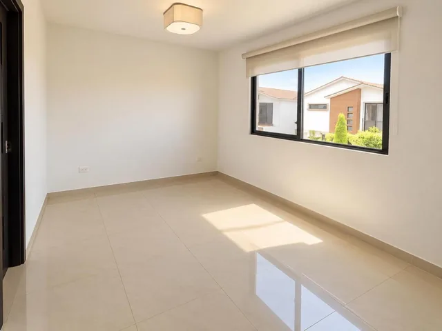 Venta Casa Moderna de 5 Dorm. con Piscina | Napoli, Via Salitre, Guayas — imagen 2