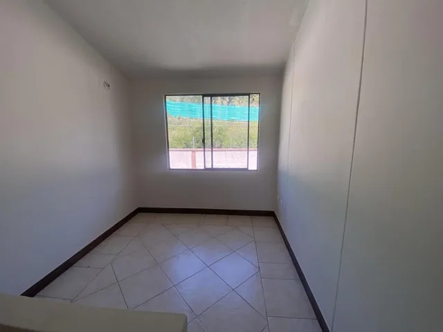 Venta Casa Amplia 3 Dorm., Sector Pomasqui — imagen 2