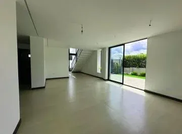 Hermosa Casa de Venta en Ruta Viva Tumbaco! — imagen 4