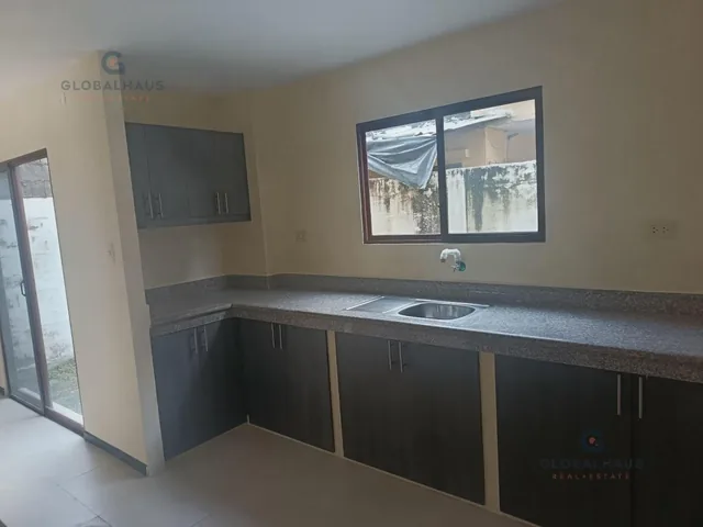 Venta Casa Urb. La Rioja, Av León Febrés Cordero, 3 Habitaciones, G. V. Guayas — imagen 2