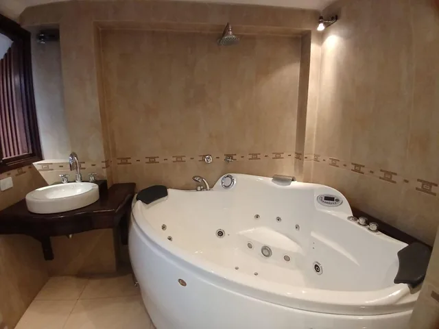 Casa de 213 m² con 3 Dorm. y 4 Baños con Acabados de Lujo en Venta en Rumiñahui — imagen 2