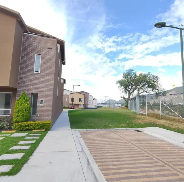 Casa en Venta de 3 Dorm. con Jardin en Pomasqui con Terraza Conjunto Privado con Piscina — imagen 5