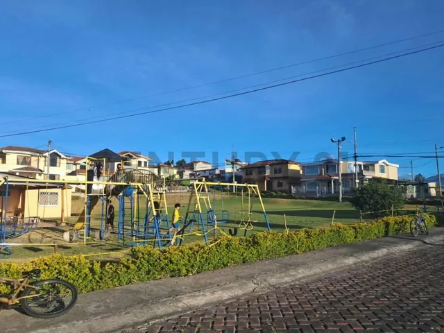 Terreno en Venta Urb Exclusiva El Pedregal Alangasi Valle de Los Chillos — imagen 2